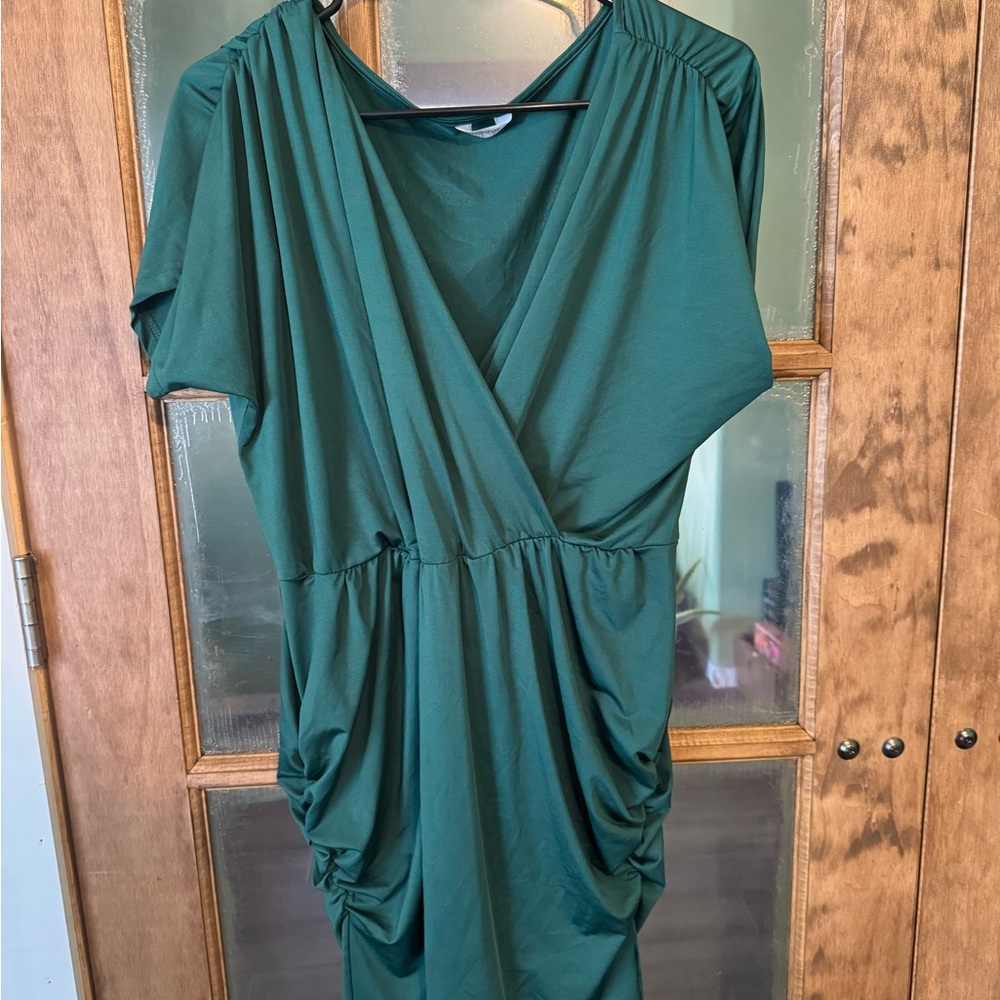 Green Midi Sheath Dress with V-Neck and Dolman Sleeves